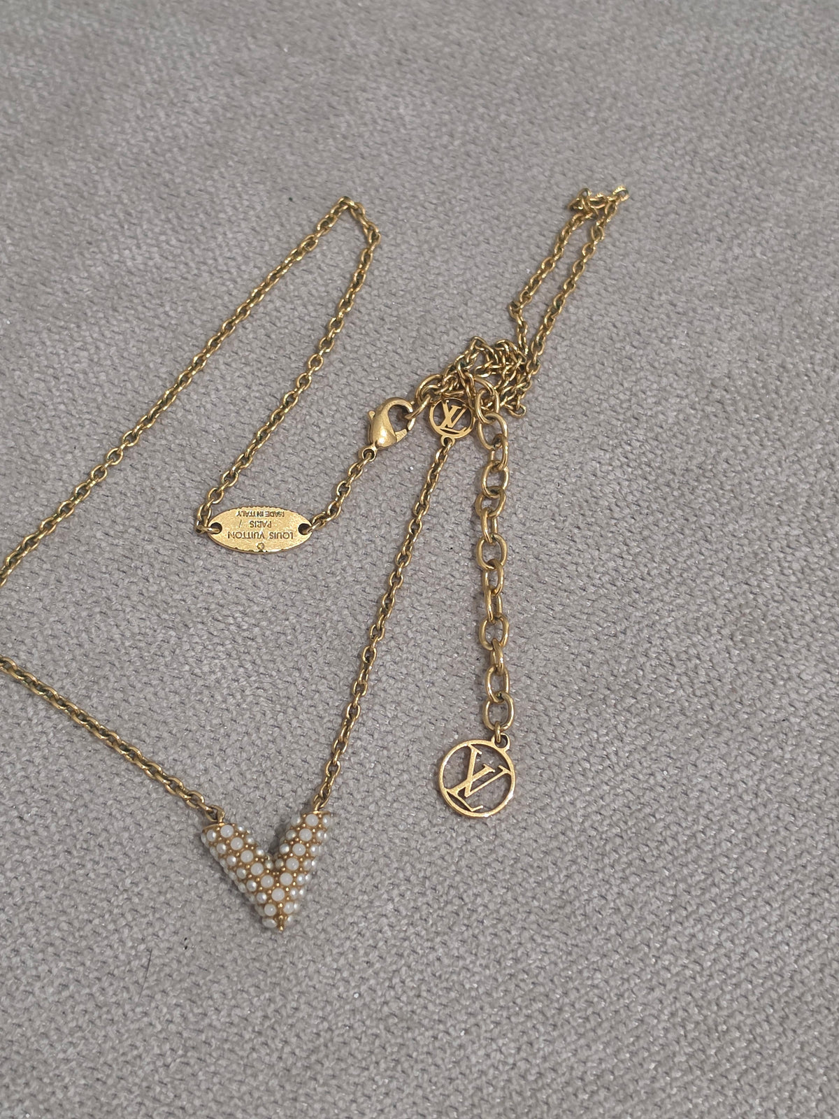Louis Vuitton V Ketting