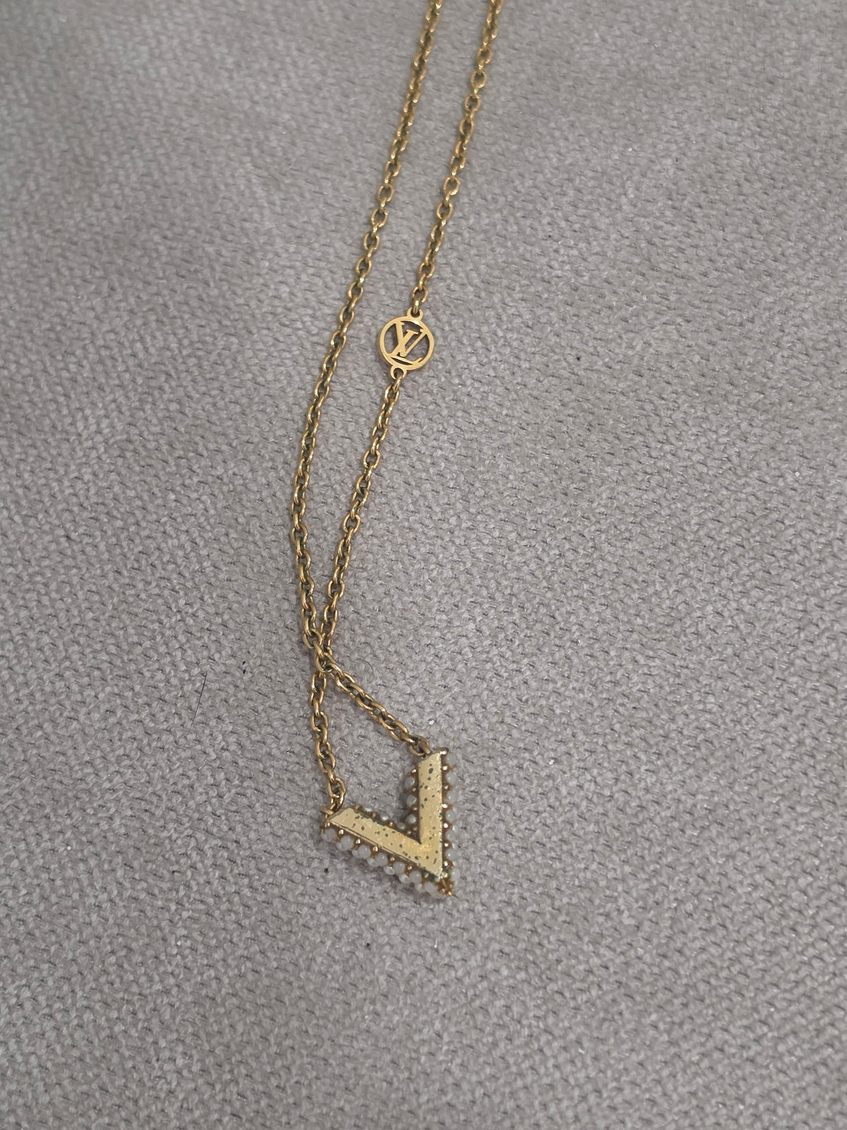 Louis Vuitton V Ketting